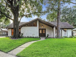 2735 Fontana Dr, Houston, TX 77043