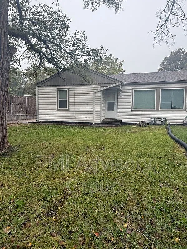 2 bed, 1.0 bath, 747 sqft, $750 — Photo 1