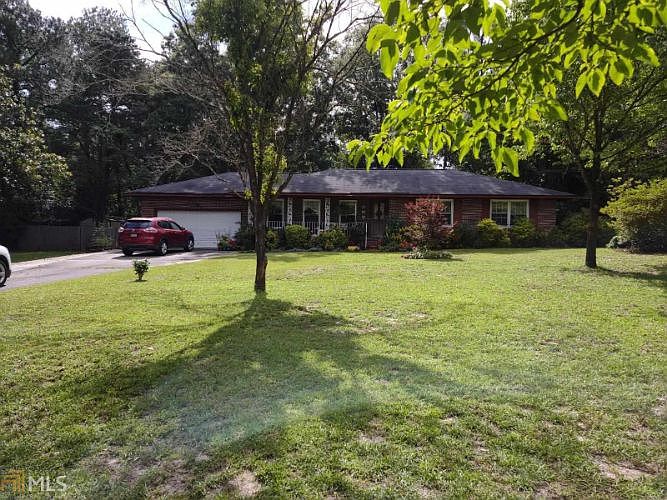 2nd image of 235 Circle Dr