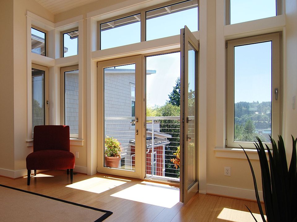 Live in the heart of Bainbridge Island