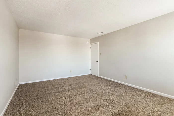 864 Olmsted Dr — Photo 6