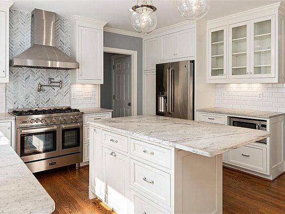 3rd image of 500 Parkmont Dr