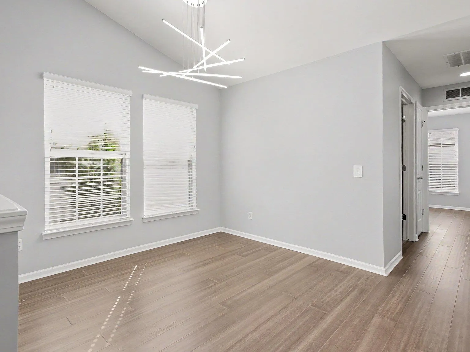 2 bed, 2.0 bath, 1080 sqft, $2,100 — Photo 2