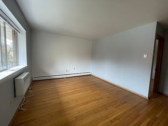 4th image of 1466 N Farwell Ave #20