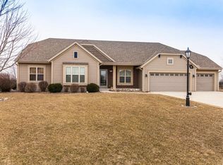 806 Henley St, Eagle, WI 53119