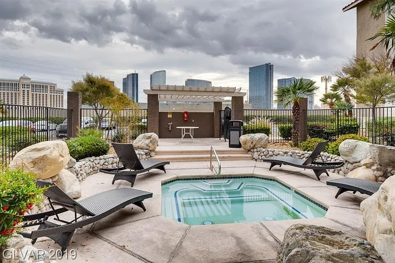 3 bed, 1257 sqft, $2,595 — Photo 4