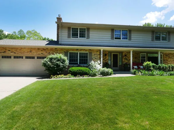 10417 Brunswick Cir, Bloomington, MN 55438