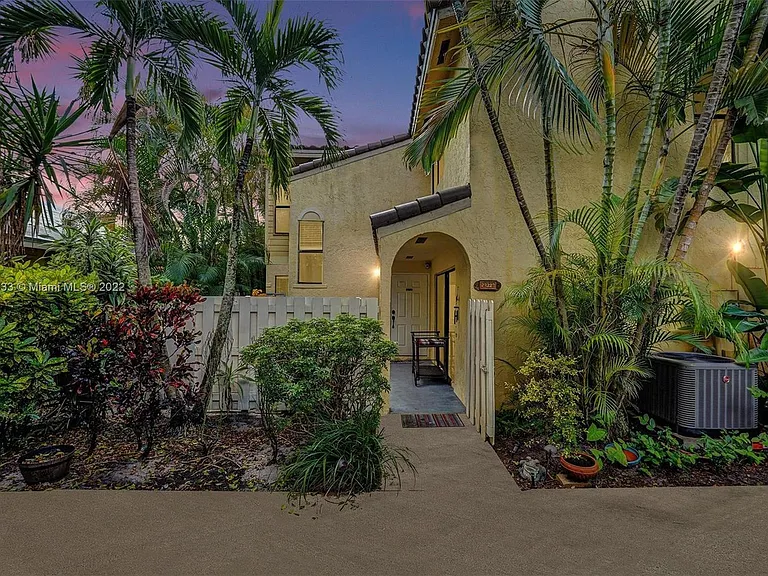 22322 Pineapple Walk Dr — Photo 3