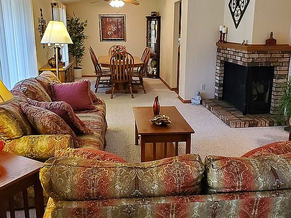 5th image of 308 Charlton Dr