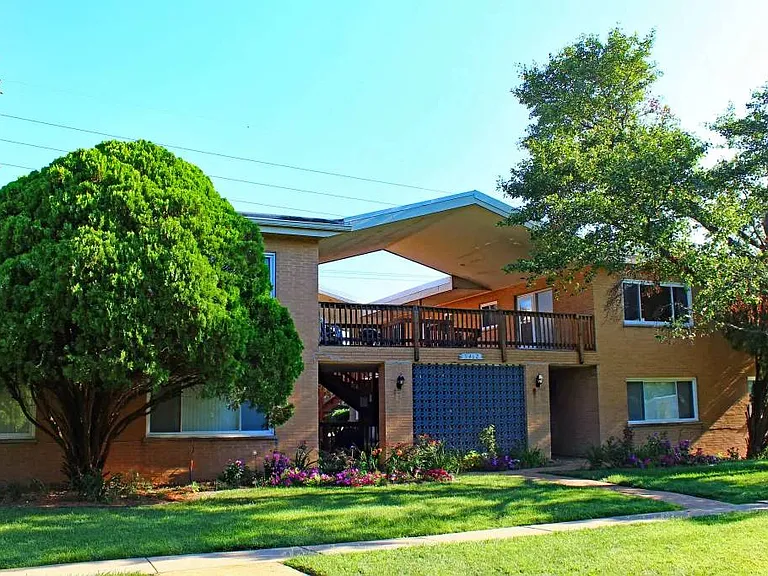 Eden Rock Apartments — Photo 1
