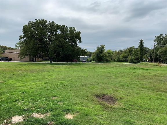 2nd image of 302 E 7th St Lot 1R