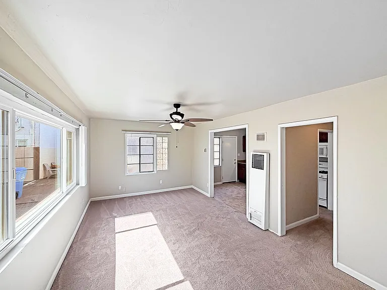 SD: Comfortable 3BD/1.5BA Apartment in Normal Heights with Reserved Parking — Photo 2