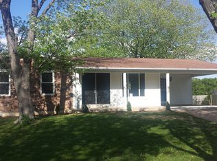 1200 Pequeno Ln, Fenton, MO 63026