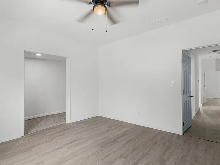 910 S 2nd St — Photo 17