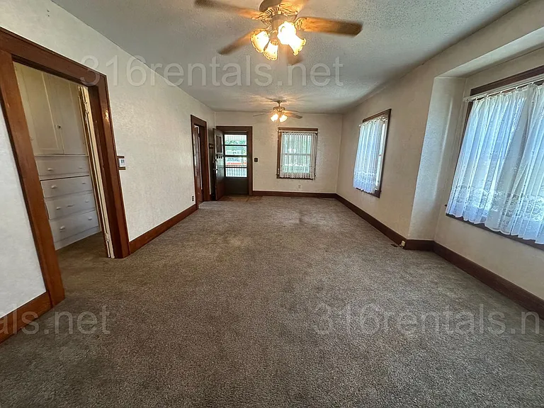 137 N Athenian Ave — Photo 6