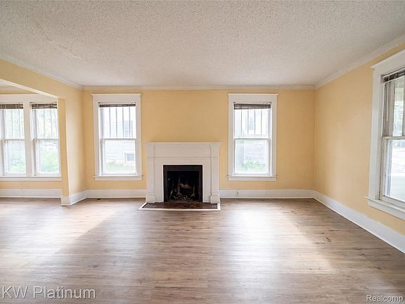 3rd image of 114 W Hamilton Ave