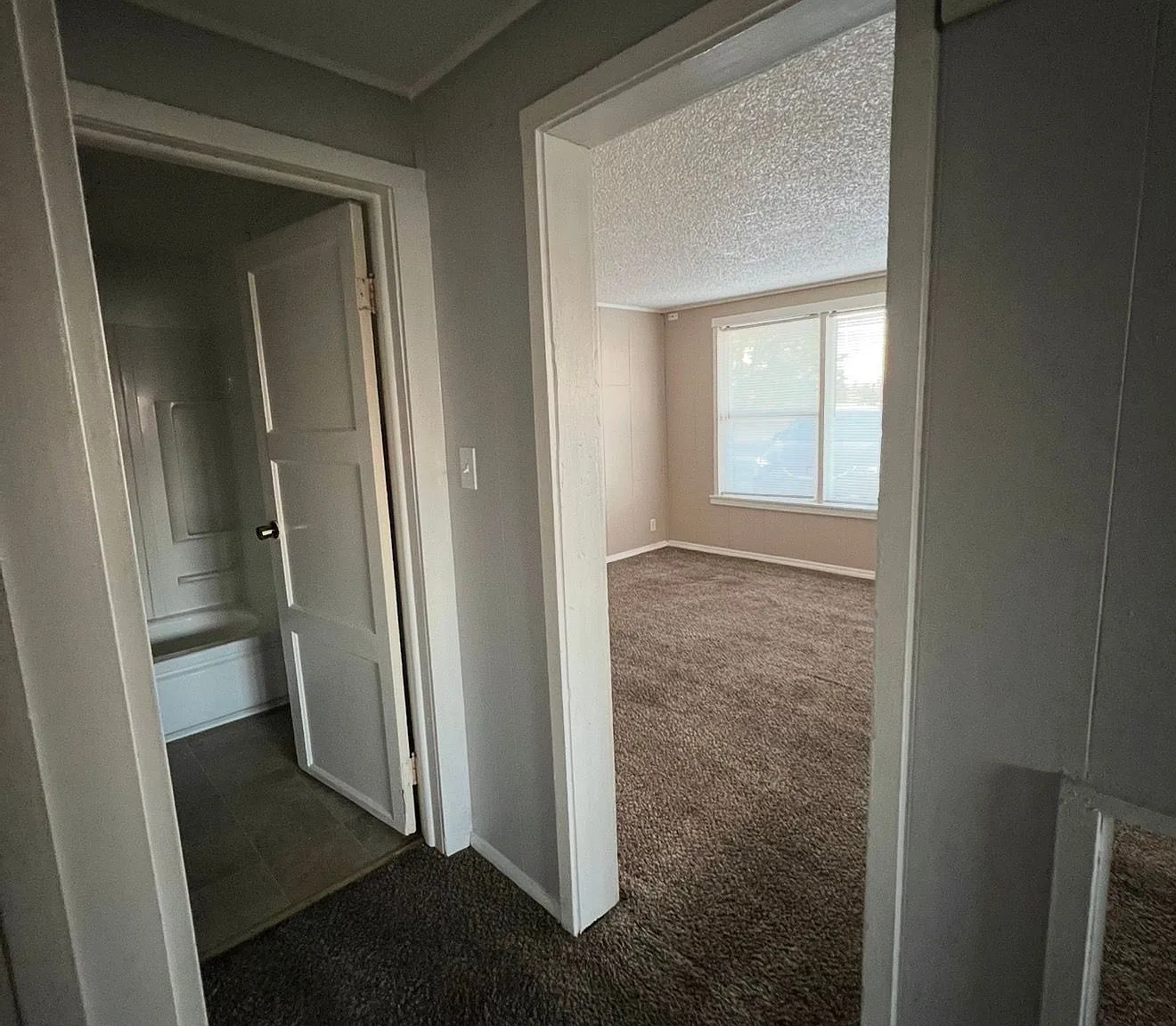 Downtown Puyallup 2 Bedroom apartment! — Photo 1