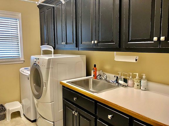5th image of 1662 Saint Andrews Dr