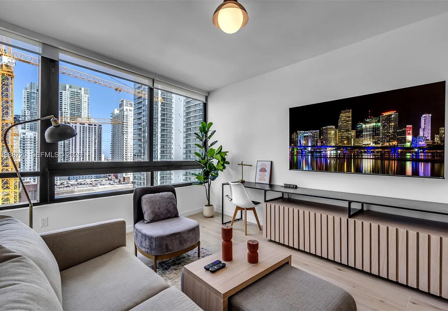 2 bed, 2.0 bath, 696 sqft, $4,500 — Photo 4