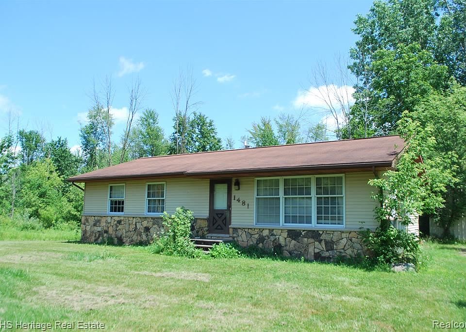 2nd image of 1481 Fraser Rd