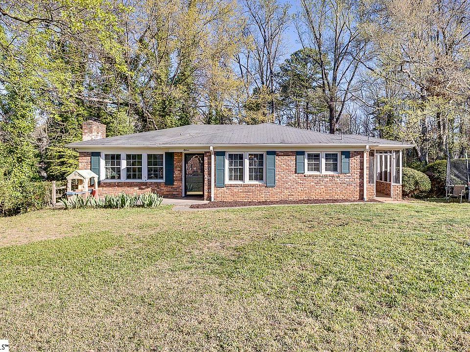 1st image of 15 Conway Dr
