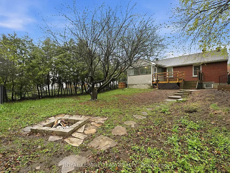 49 Crownhill St — Photo 37