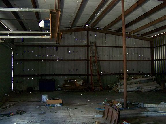 4th image of 817 W Avenue G