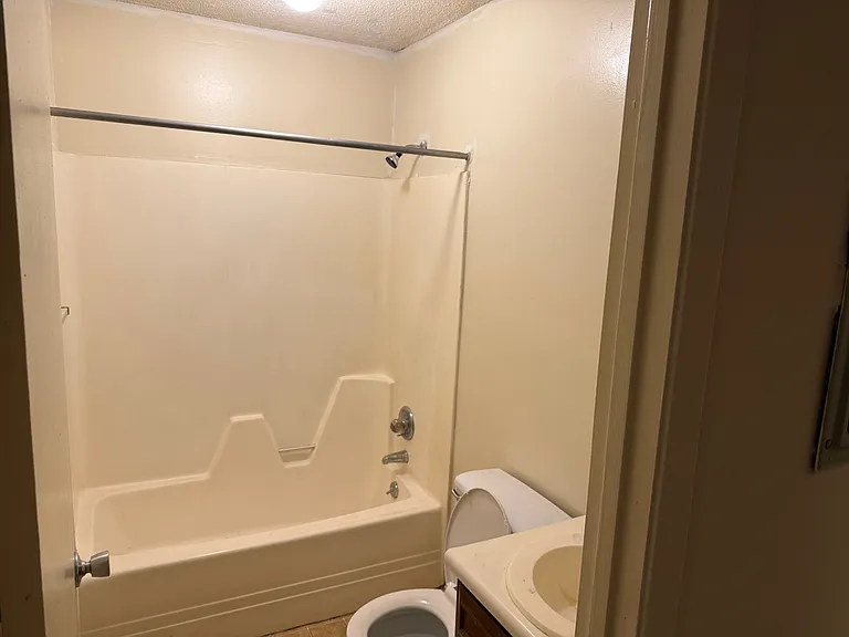 110 Lanier Dr #11 — Photo 1
