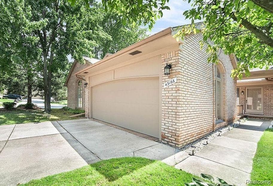 1st image of 43166 W Kirkwood Dr