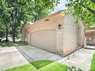 43166 W Kirkwood Dr, Clinton Township, MI 48038