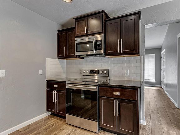 5th image of 700 Turtle Creek Dr