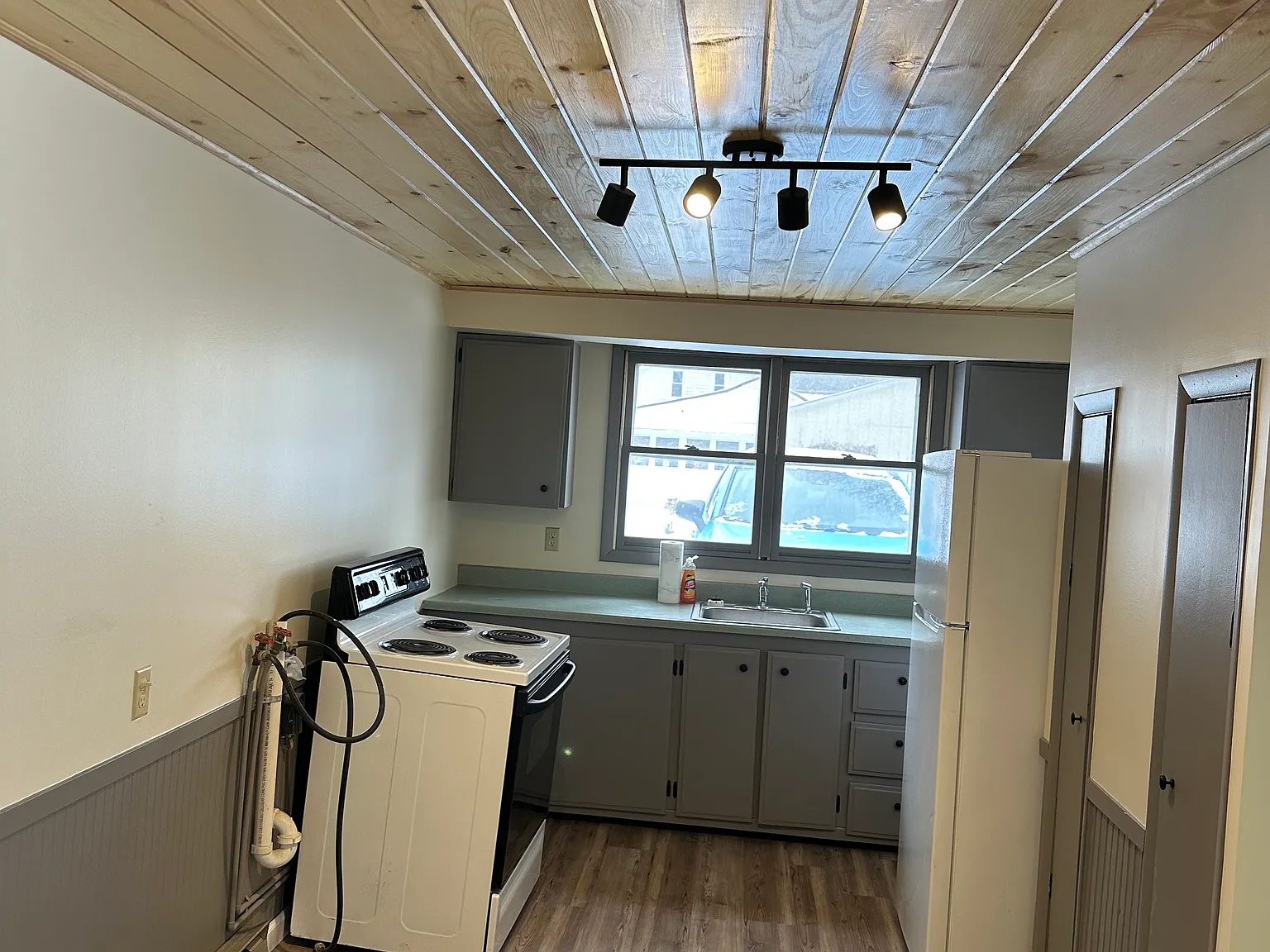 2 bed, 1200 sqft, $1,000 — Photo 1