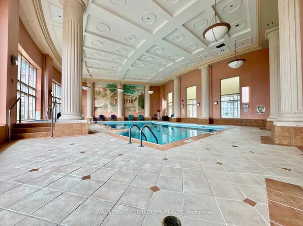 18 Lee Centre Dr #1506, Toronto, ON M1H 3H5