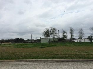 1906 Lynn St, El Campo, TX 77437