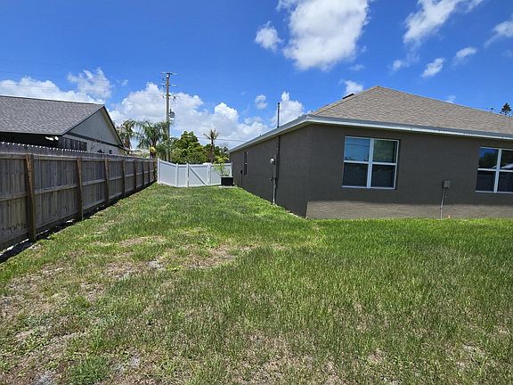 5th image of 2101 SE Floresta Drive