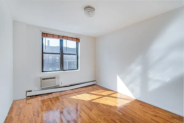 Rented by Green Line Realty | media 7