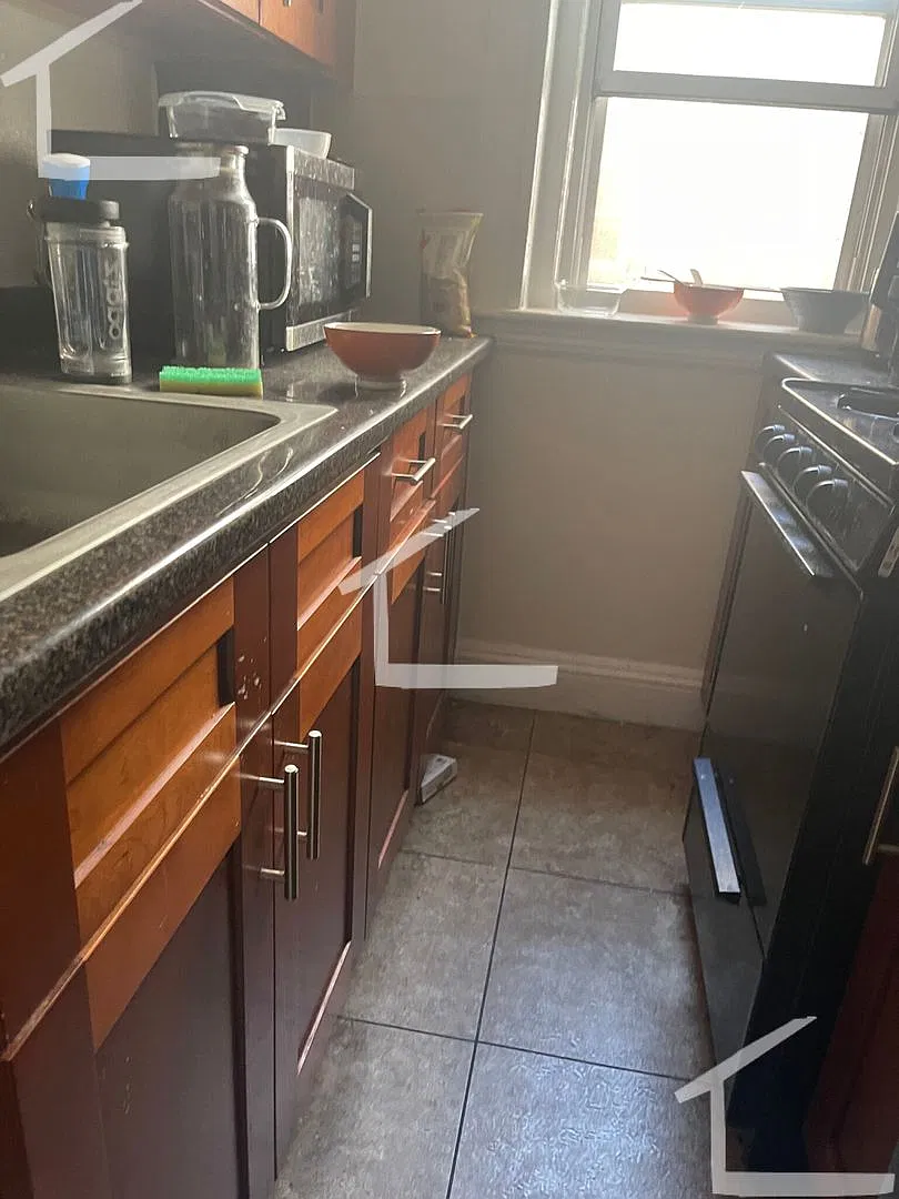 No Brokers Fee, No Security Deposit, Heat Hot Water Included, 2 Bedrooms With No Livingroom, Laun... — Photo 2