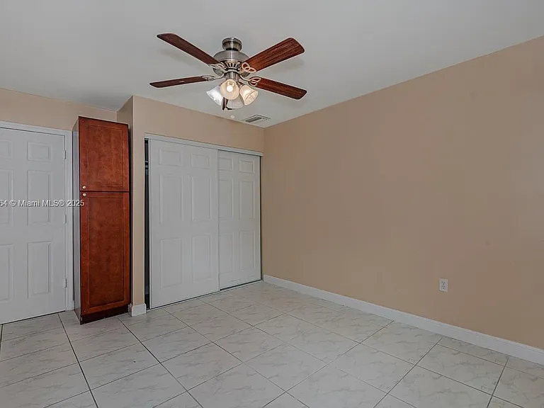 401 SW 76th Ter — Photo 23