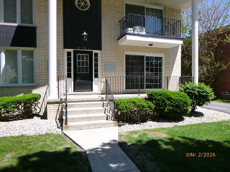 4521 Maple Ave #1S — Photo 2