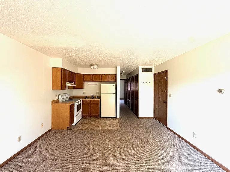 2601 Westwinds Dr — Photo 2