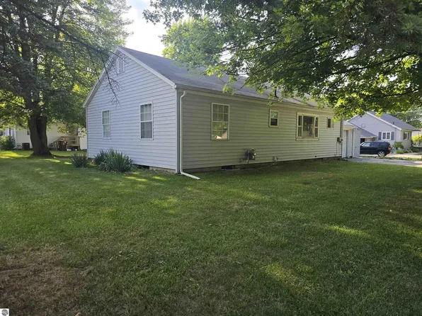 205 N Union St, Shepherd, MI 48883