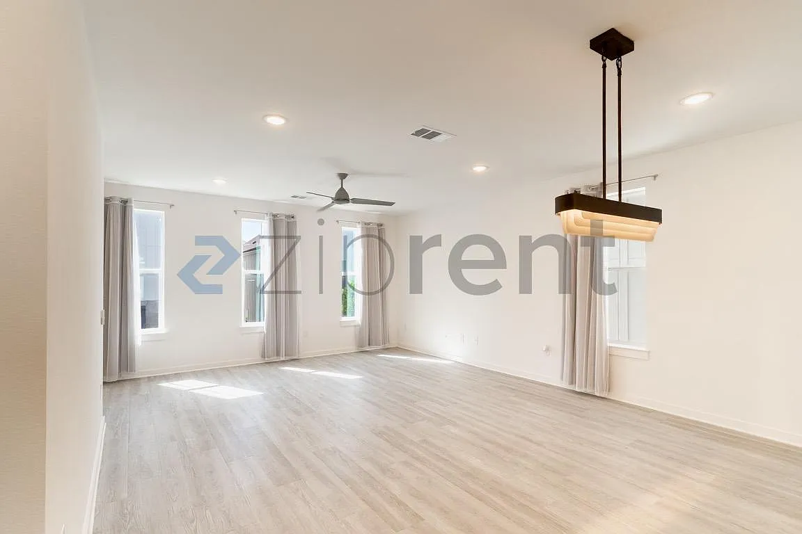 3 bed, 3.5 bath, 1800 sqft, $2,600 — Photo 1