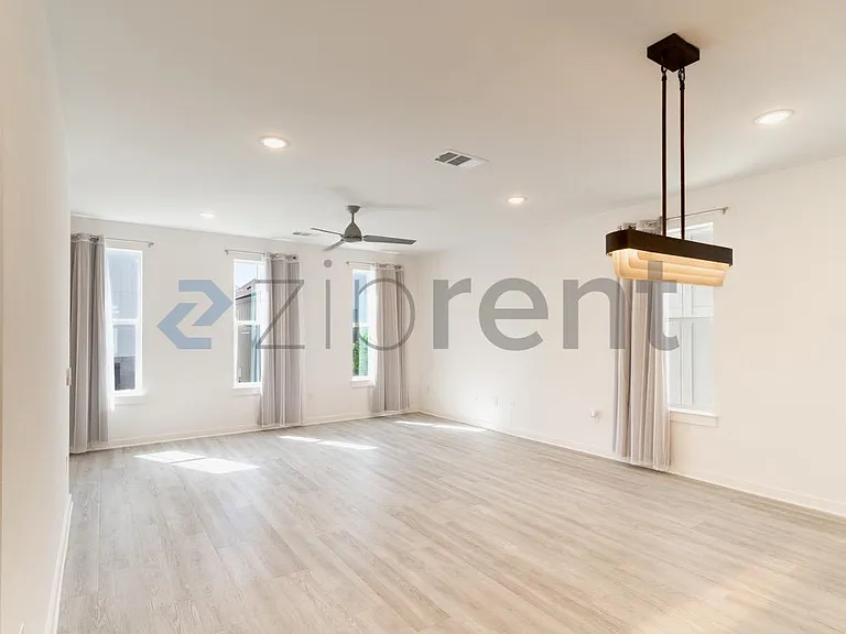 2624 Metcalfe Rd #17 — Photo 2