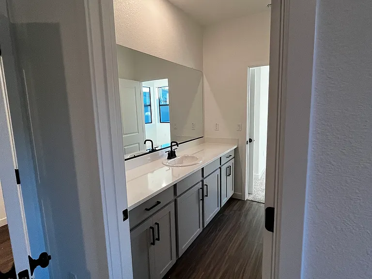 8133 Bodway Pkwy — Photo 32