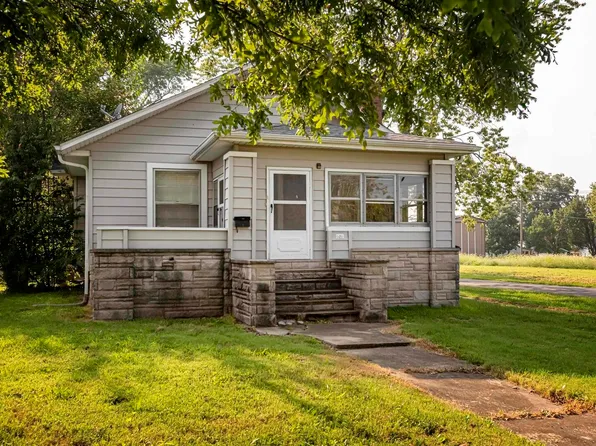 101 S 11th St, Herrin, IL 62948