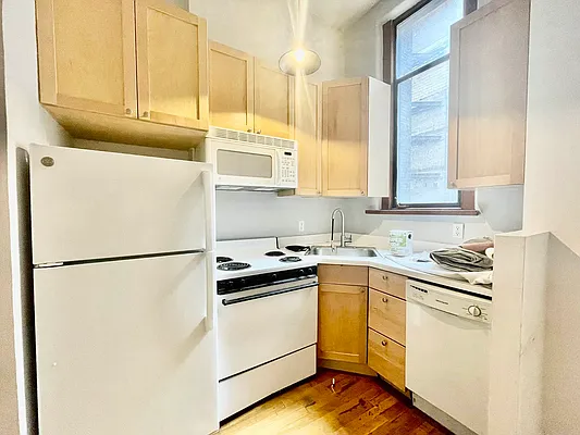 Rented by HOLTON REAL ESTATE INC. | media 15