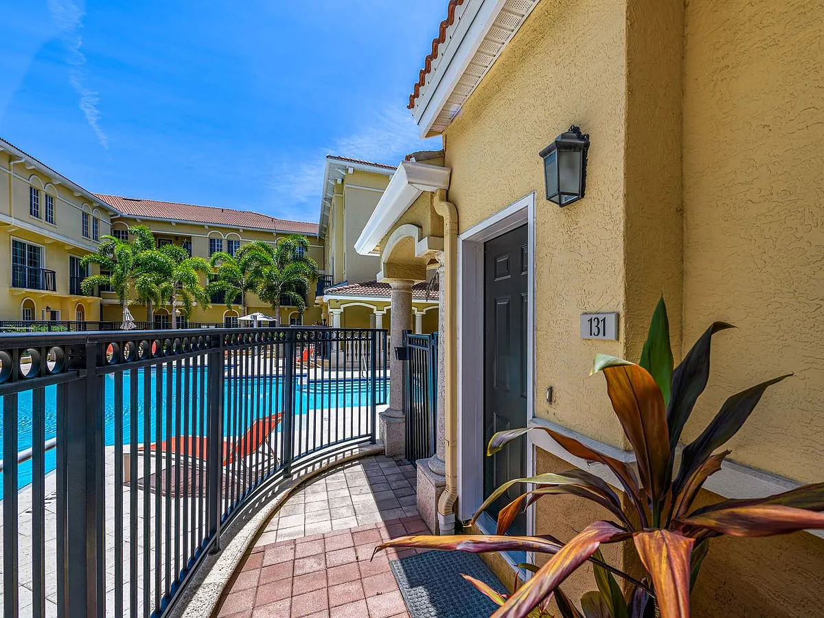 Building Photo - 131 Grand Beach Pl