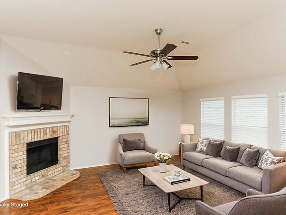 4th image of 501 Branch St