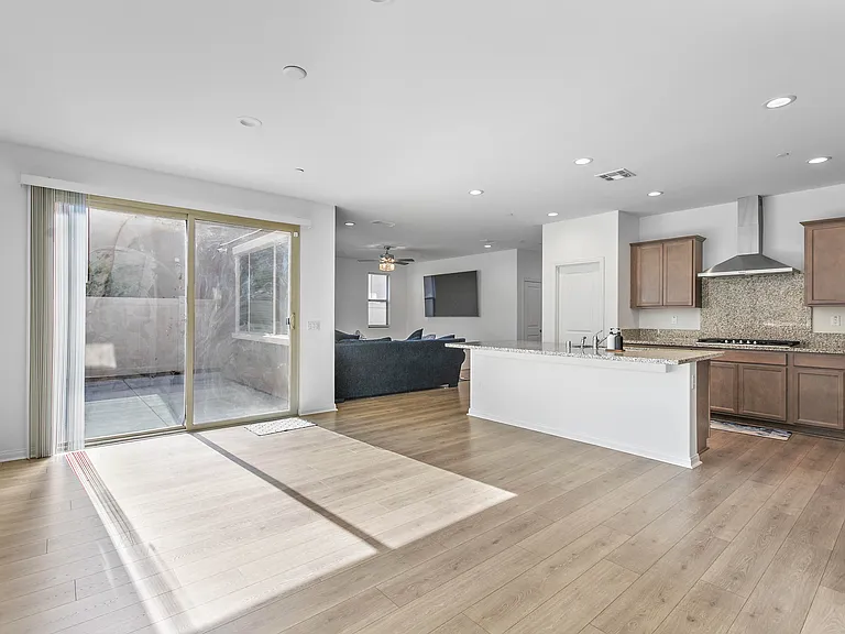 4551 Highland Ave — Photo 6