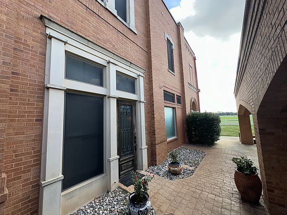 3rd image of 11351 Hilltop Rd #202